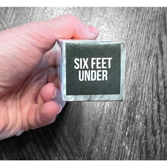 Jeffree Star The Gloss Lip Gloss Six Feet Under New in Box - Picture 2 of 7